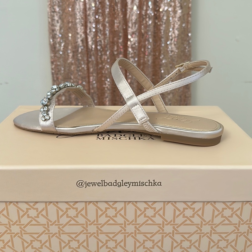 Badgley Mischka Jewel flat wedding sandals size 8